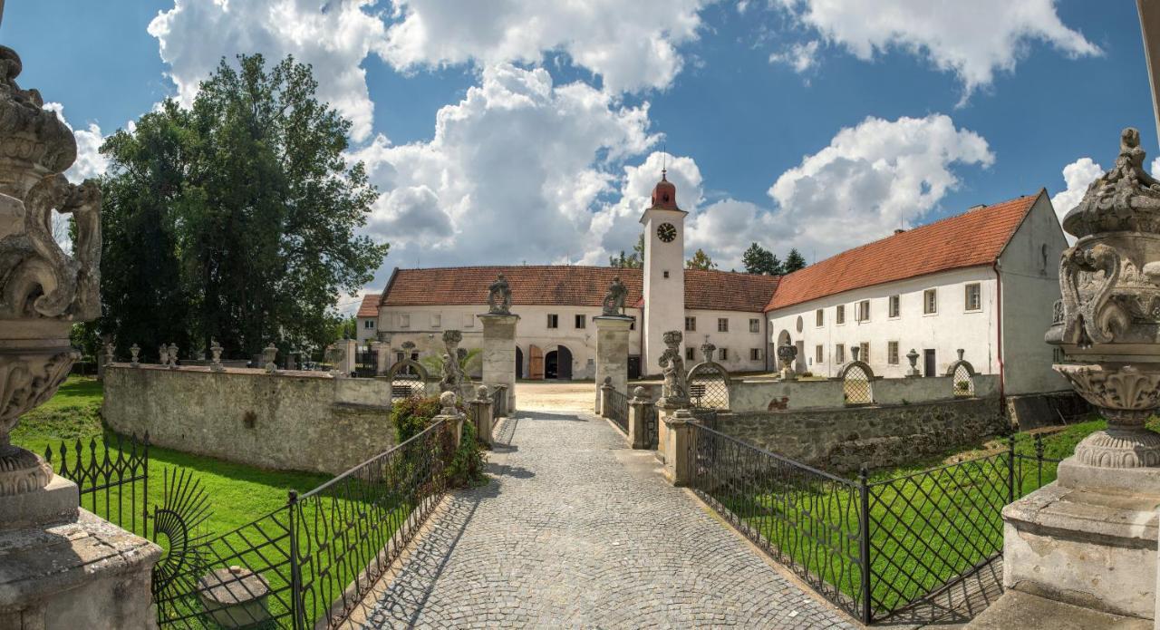 Hotel Annahof Domašov Exteriör bild